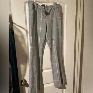 Express Dress pants
Size 6R
Gray and white